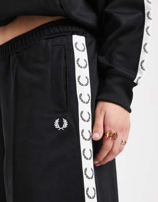 Fred Perry - Jorts sportivi neri con fettuccia con logo in coordinato, 3 di 5