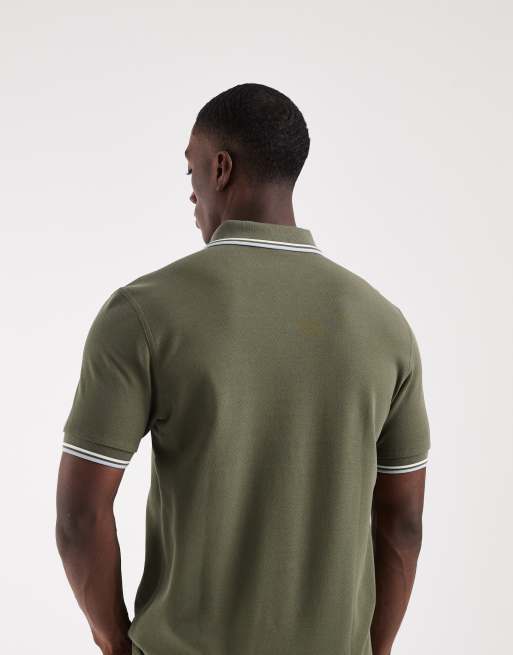 Fred Perry - Kakigrøn poloskjorte med dobbelt lyseblå kantstribe, 5 af 5
