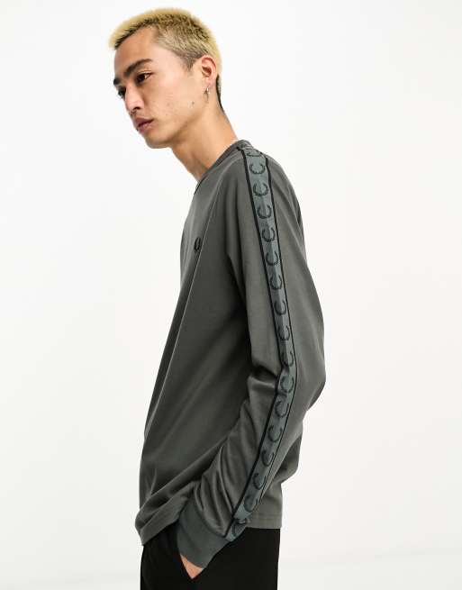 Fred Perry – Kakigrön långärmad topp med tejpade detaljer