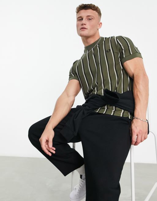 Fred Perry – Kakigrön, randig t-shirt i pikématerial