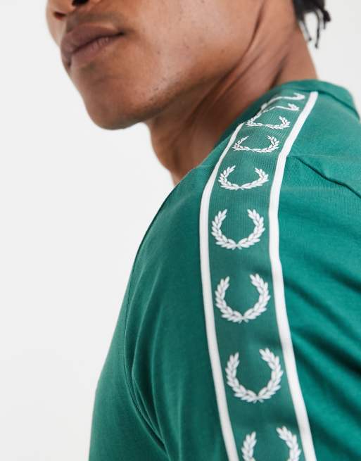Fred Perry – Kakigrön t-shirt med kontrastfärgade revärer, 2 av 5