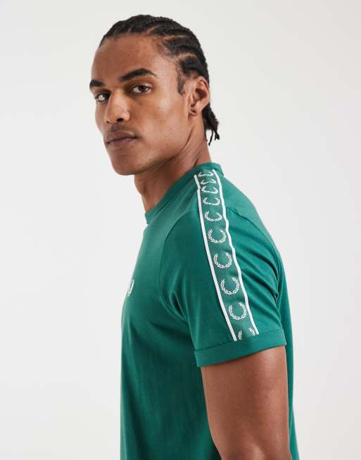 Fred Perry – Kakigrön t-shirt med kontrastfärgade revärer, 5 av 5