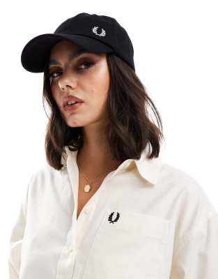 Fred Perry - Klassische Pikee-Kappe in Schwarz