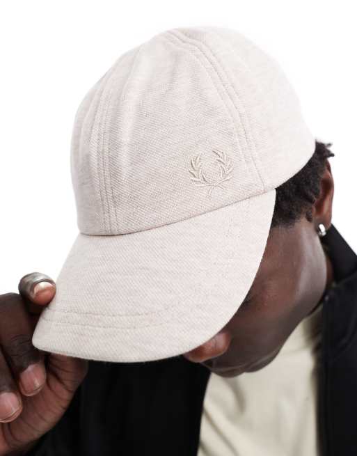 Fred Perry – Klasyczna czapka z daszkiem z piki w kolorze złamanej bieli