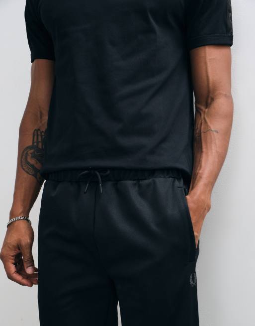 Fred Perry Kombiteil-Trainingshose mit kontrastierenden Streifen, elastischem Bund und Logo in Schwarz, 3 von 5