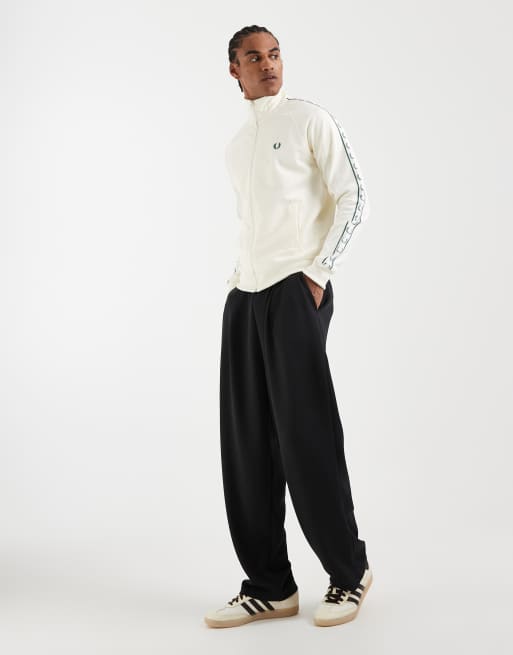Fred Perry – Kurtka dresowa w kolorze ecru z kontrastową taśmą, 2 z 5