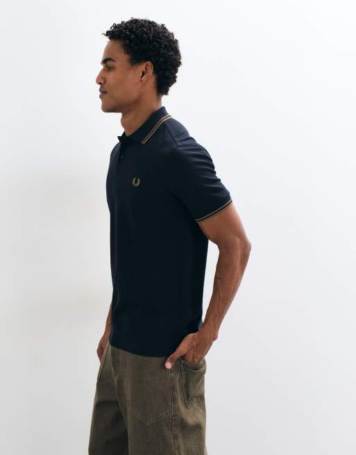 Fred Perry kurzärmeliges Poloshirt mit Doppelstreifen und Logo in Marineblau/Bronze, 2 von 5