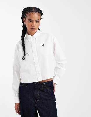 Fred Perry - Langärmliges Hemd in Weiß mit Button-down-Kragen und Logo