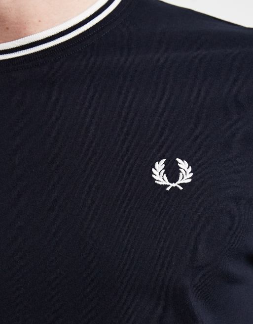 Fred Perry – Langärmliges Shirt in Marineblau mit zwei Zierstreifen, 5 von 5