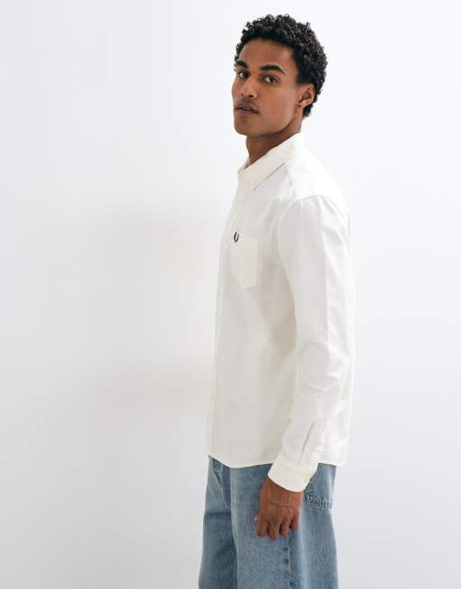 Fred Perry langærmet løstsiddende logo Oxford-skjorte i ecru, 2 af 5