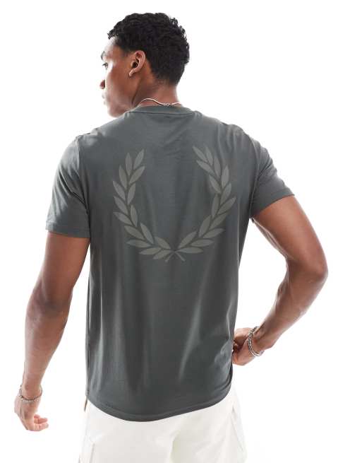 Fred Perry Laurel Wreath – Zielony T-shirt z nadrukiem wieńca laurowego na plecach