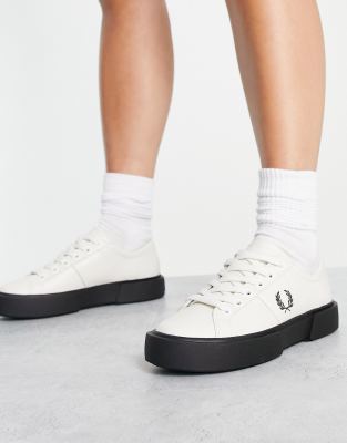 Fred Perry Fred Perry leather trainer with platform sole in white-Neutral