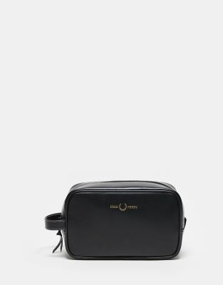 Fred Perry leather washbag in black