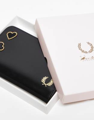 Fred Perry Leather Zipped Wallet In Black