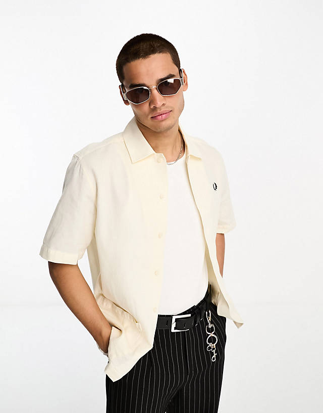 Fred Perry - linen pique panel shirt in off white