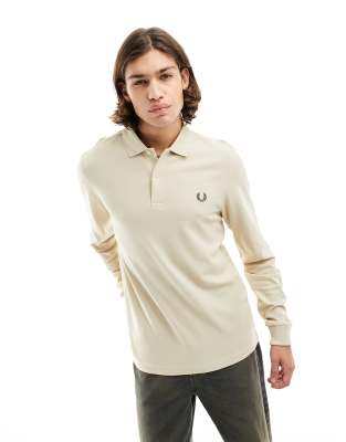 Fred Perry Fred Perry long sleeve logo polo in dark caramel-White