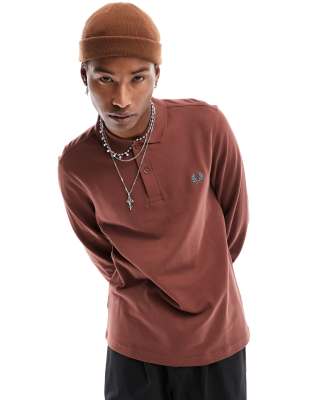 Fred Perry Long Sleeve Logo Polo In Whisky Brown