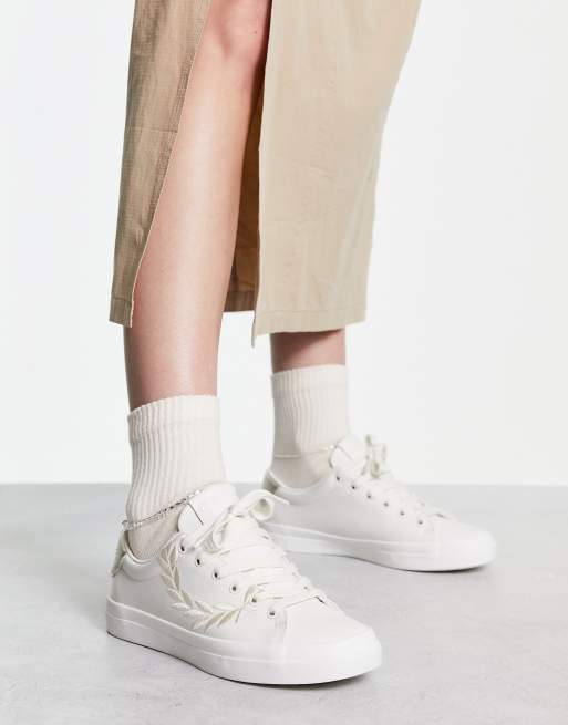 Fred Perry Lottie branded trainer in snow white