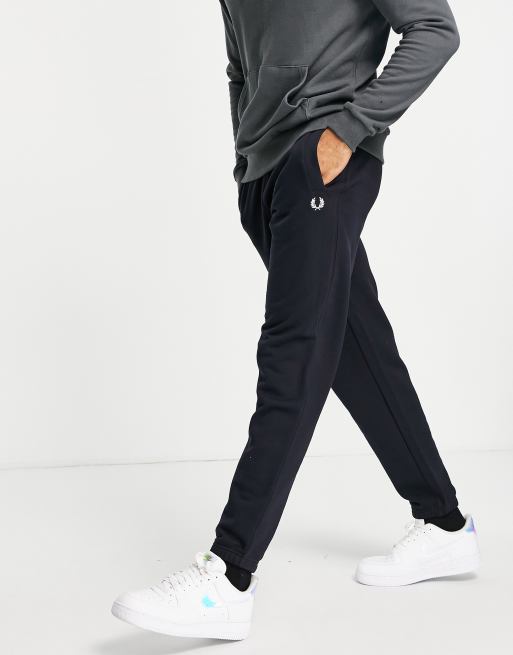Fred Perry – Marinblå mjukisbyxor