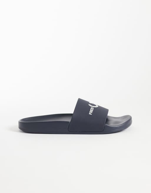 Fred Perry – Marinblå tofflor med logga, 2 av 4
