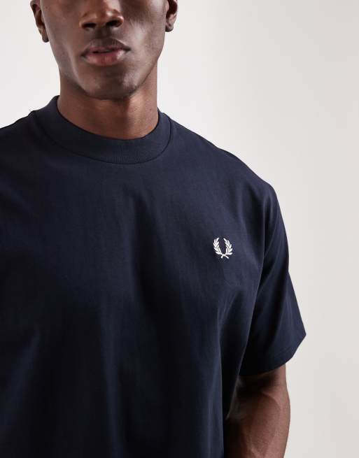 Fred Perry - Marineblå T-shirt med print på ryggen og tekst-logografik, 5 af 5