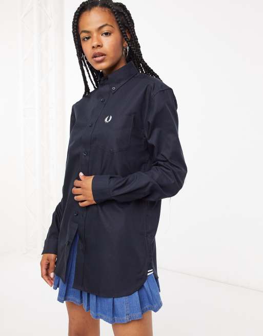 Fred Perry – Mensy – Mörkblå oxfordskjorta med oversize-passform