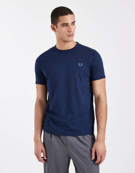 Fred Perry – Mörkblå t-shirt med tejpade detaljer och kantrand - view 1