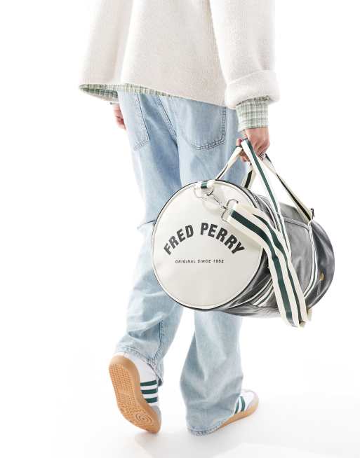 Fred Perry – Mörkgrön och naturvit, klassisk barrelväska, 2 av 4