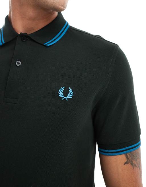 Fred Perry - Mørkegrøn poloskjorte med to kontrasterende striber ved kanterne, 3 af 4
