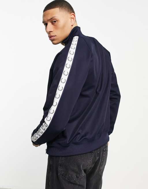 Fred Perry – Niebieska kurtka dresowa z ozdobną taśmą, 2 z 4