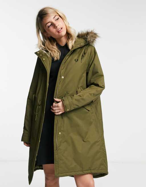 Fred Perry padded fishtail parka in olive | ASOS