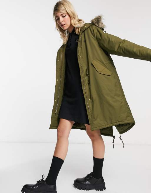 Fred Perry padded fishtail parka in olive | ASOS