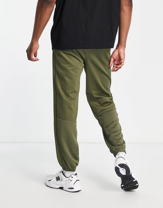 https://images.asos-media.com/products/fred-perry-panel-track-sweatpants-in-green/203130639-2?$n_550w$&wid=550&fit=constrain