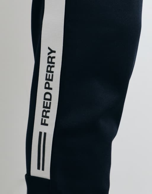 Fred Perry - pantalón de chándal con cinta estampada en azul marino, 5 de 5