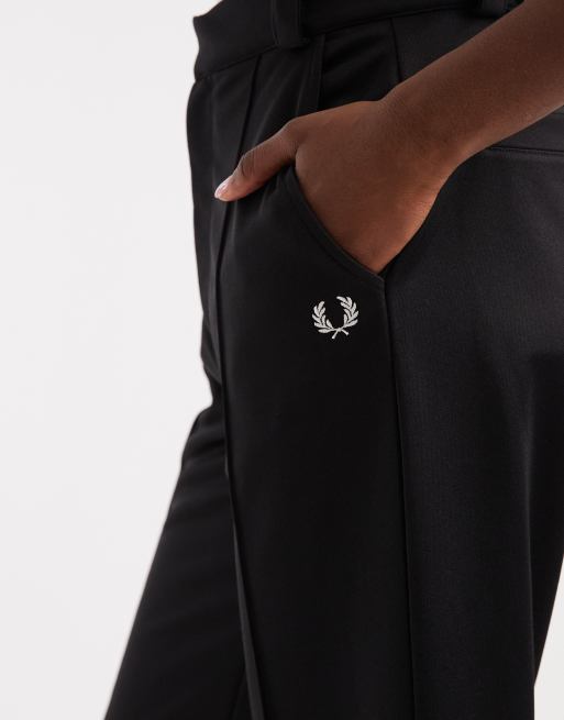 Fred Perry pantalones de tricot de algodón de pernera ancha con pinza delantera en negro, 4 de 5
