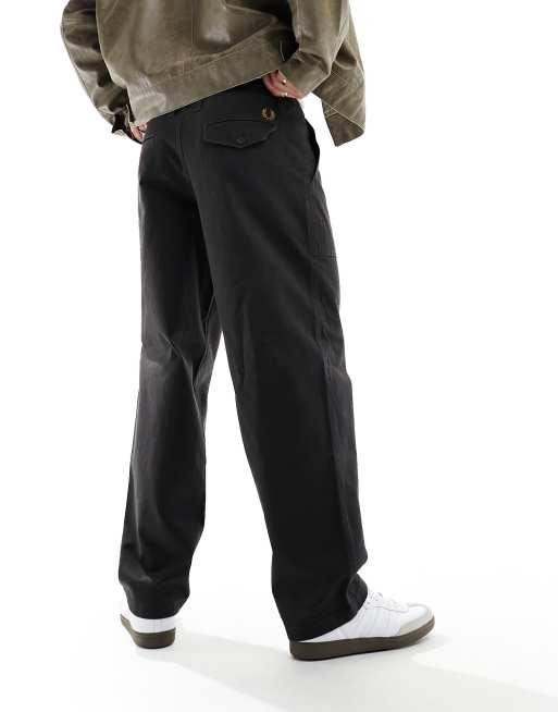 Fred Perry Pantaloni multitasche grigi con motivo a spina di