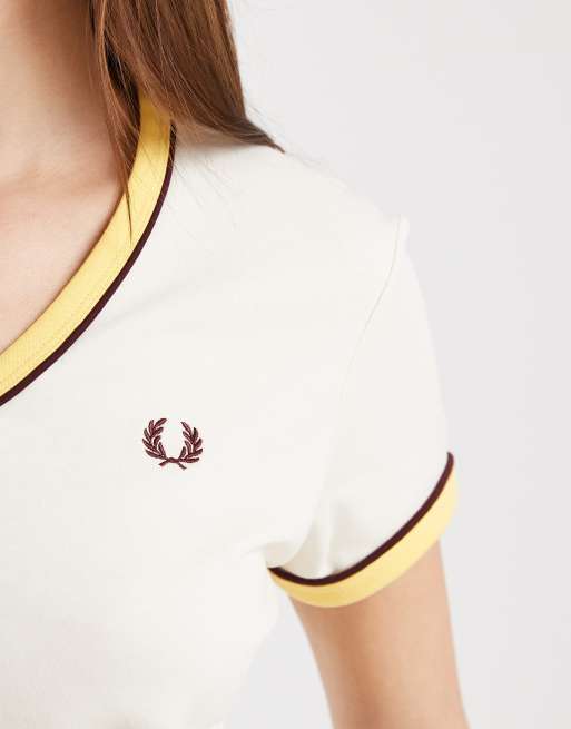 Fred Perry piped seams logo v neck t-shirt in ecru, 2 of 4