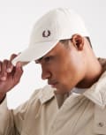 [Fred Perry] Fred Perry pique cap in ecru-White One Size Ecru