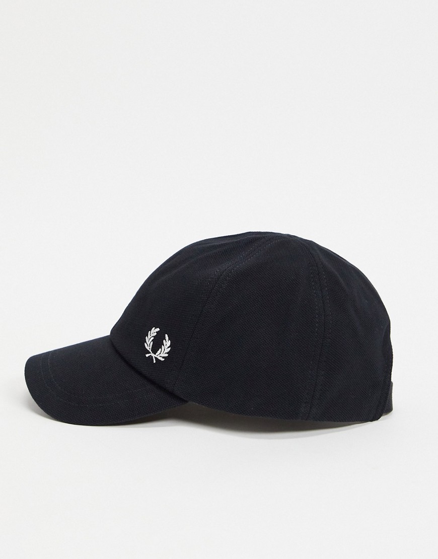 Fred Perry Pique Logo Cap In Black