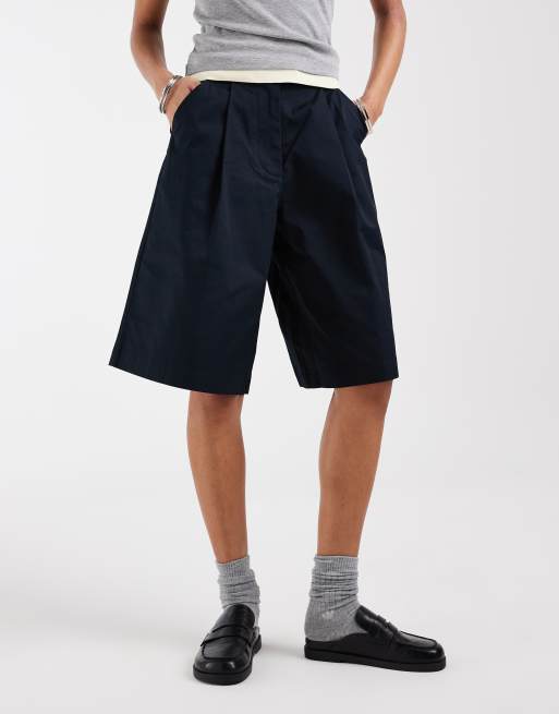 Fred Perry pleated bermuda shorts in navy, 2 of 5