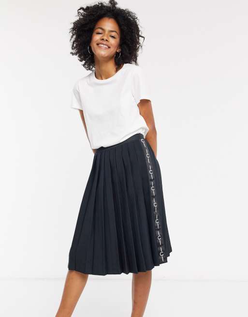 Fred Perry pleated skirt with taping in black | ASOS