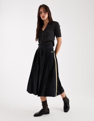 Plissierter Midi-Tennisrock in Schwarz mit Zierband und Logo, Kombiteil Schwarz 42