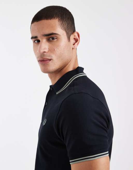 Fred Perry - Polo blu navy con logo e doppia riga a contrasto sui bordi, 4 di 5