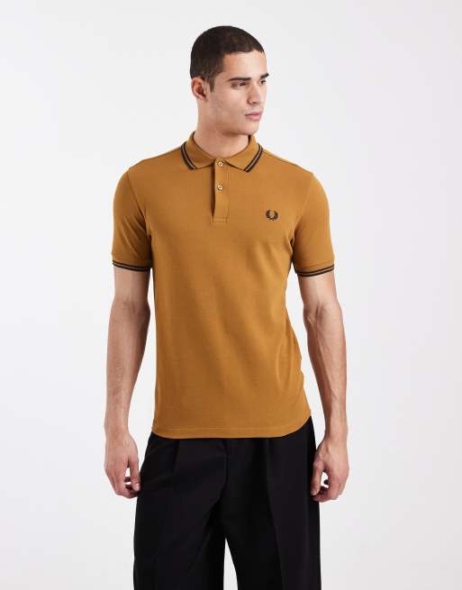 Fred Perry - Polo color oro con doppio logo a contrasto sul davanti