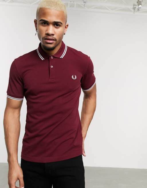 Verkeerd geboren voorzetsel Fred Perry - Polo met twee gekleurde streepjes en logo in bordeauxrood |  ASOS