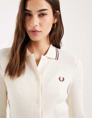 Fred Perry - Polohemd aus Rippstrick in Ecru mit Knopfleiste und Logo-Neutral