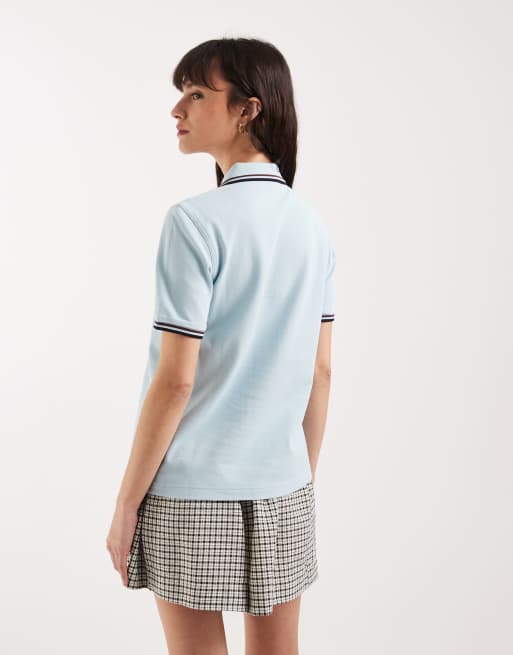 Fred Perry – Polohemd in Babyblau mit zwei Zierstreifen und Logo, 4 von 4