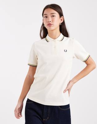 Fred Perry - Polohemd in Creme mit zwei Zierstreifen-Weiß