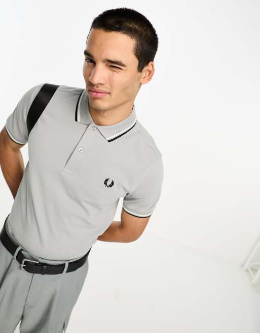 Fred Perry – Polohemd in Ecru-Weiß mit doppelten Zierstreifen