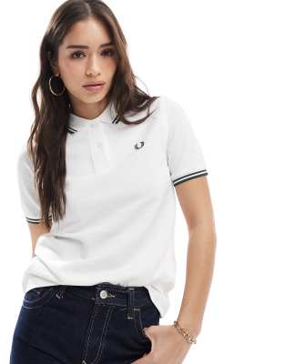 Fred Perry - Polohemd in gebrochenem Weiß mit doppelten Zierstreifen